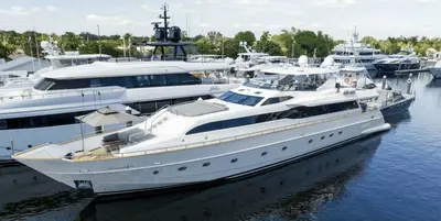 Experience the Majesty of Luna: Your Luxury Yacht Escape 1