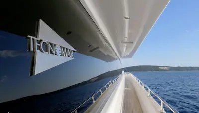 Experience the Majesty of Luna: Your Luxury Yacht Escape 10