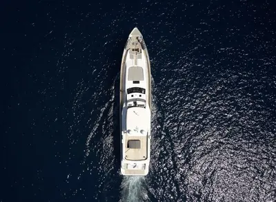 Experience the Majesty of Luna: Your Luxury Yacht Escape 9